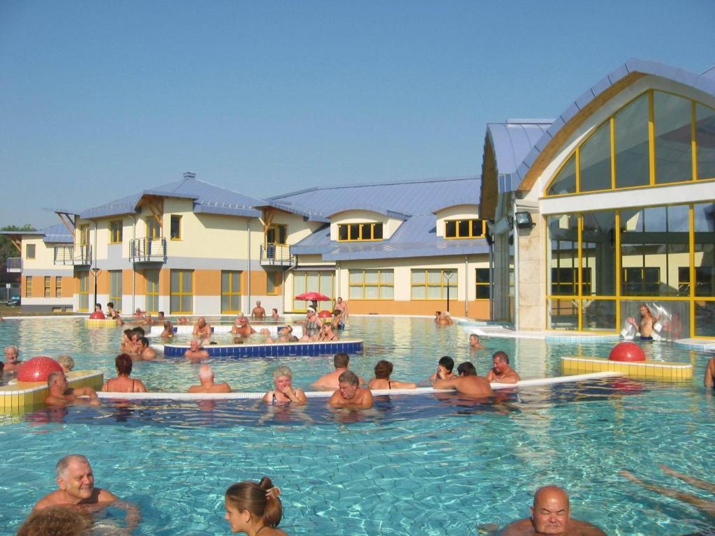Vitalmed Hotel Sárvár Exteriör bild
