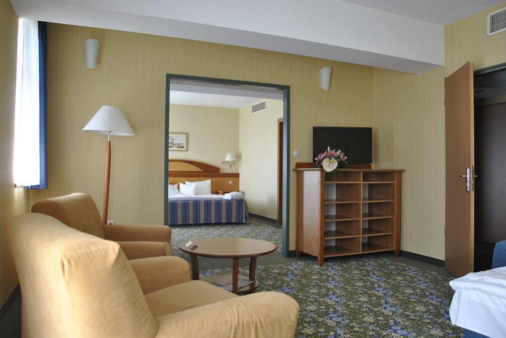 Vitalmed Hotel Sárvár Exteriör bild
