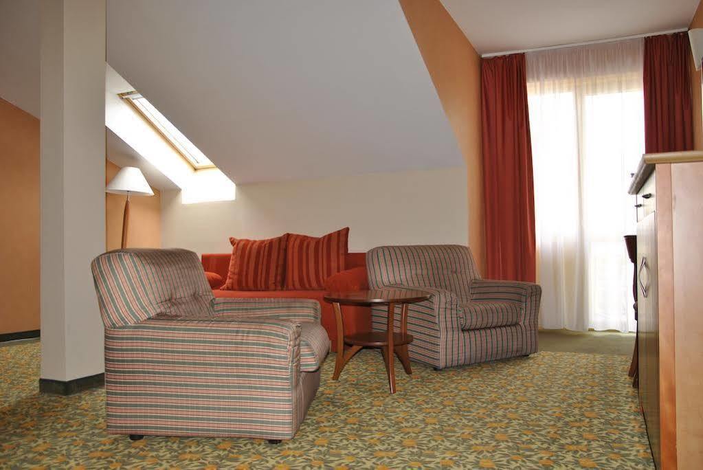 Vitalmed Hotel Sárvár Exteriör bild