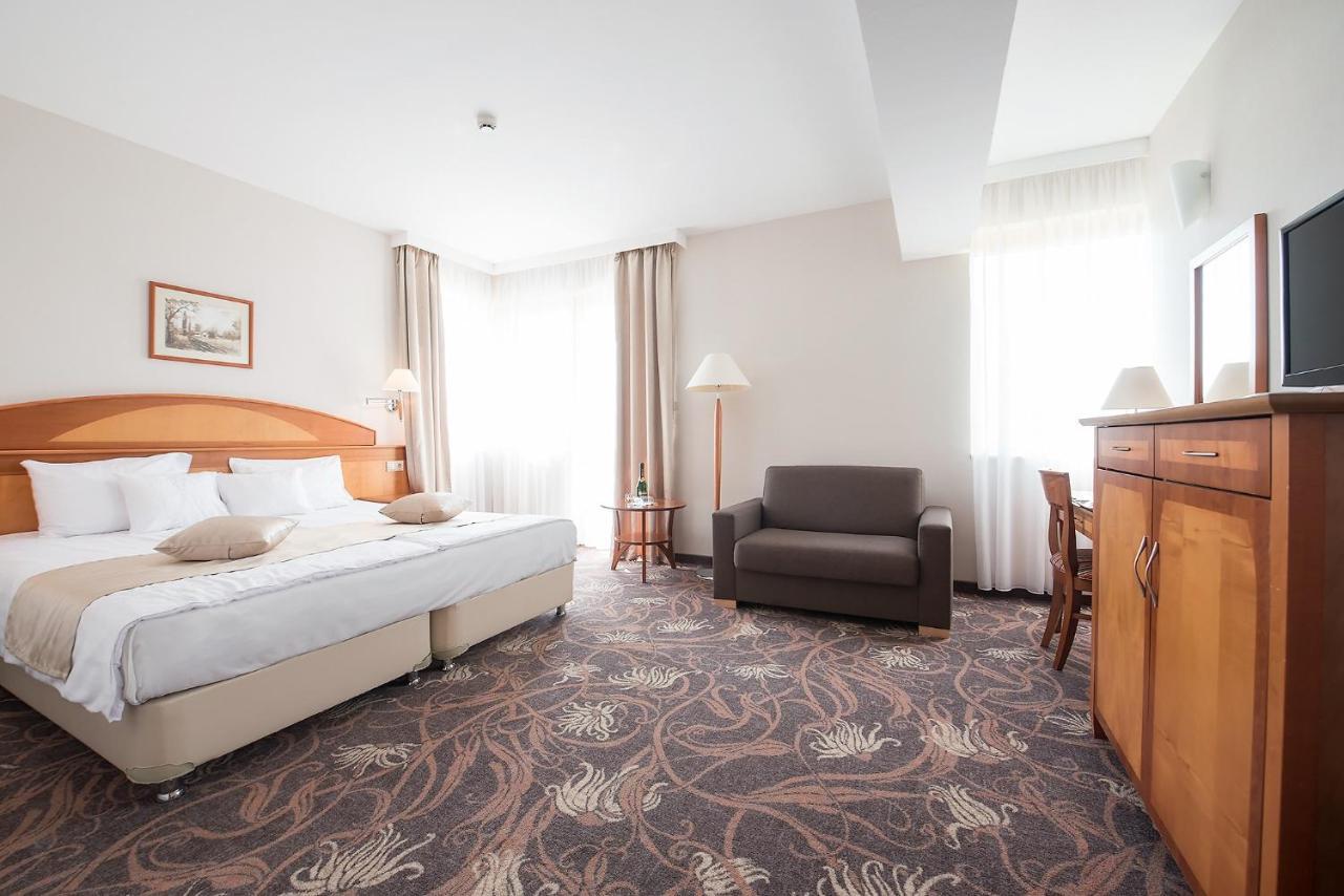 Vitalmed Hotel Sárvár Exteriör bild