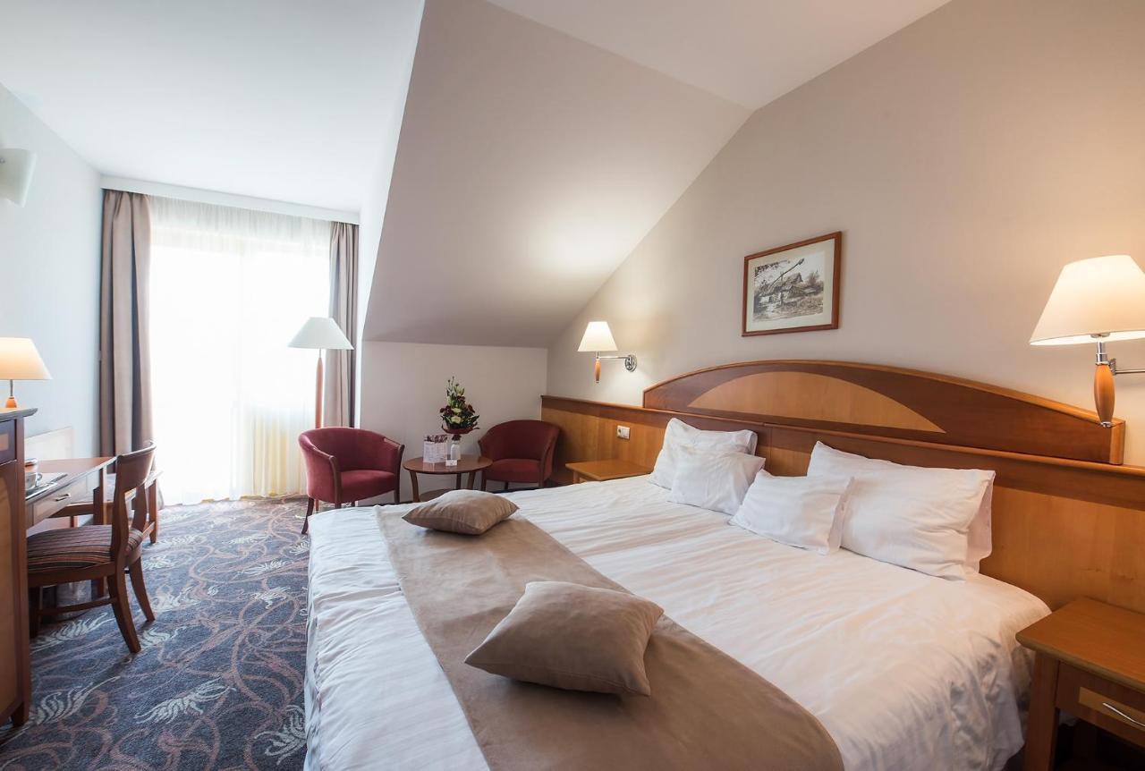 Vitalmed Hotel Sárvár Exteriör bild
