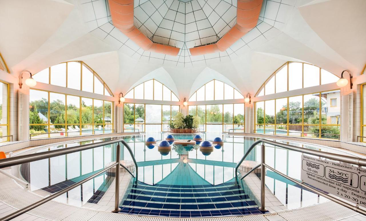 Vitalmed Hotel Sárvár Exteriör bild