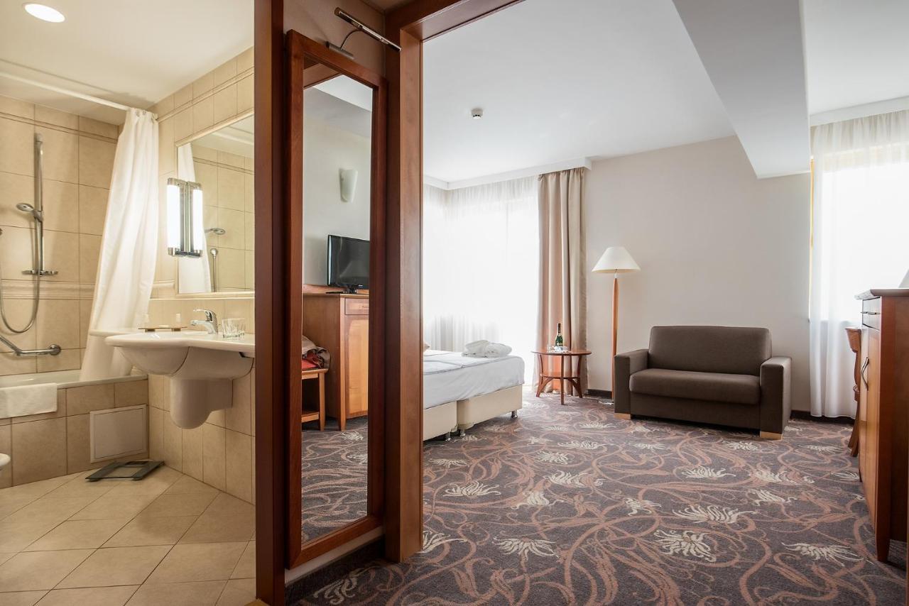 Vitalmed Hotel Sárvár Exteriör bild